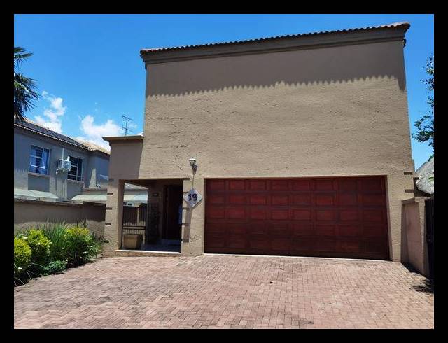 3 BEDROOM HOUSE FOR SALE IN VAN RIEBEECK PARK